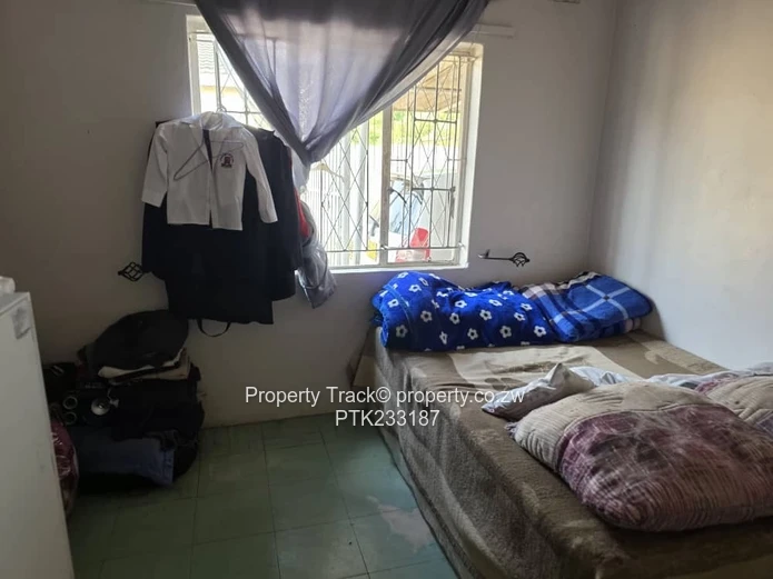 A neat and solid house!