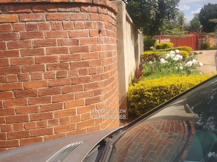 Spacious 3-Bed Marlborough Home with Borehole & Driveway
