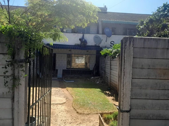 2 Bedroom Flat & Apartment