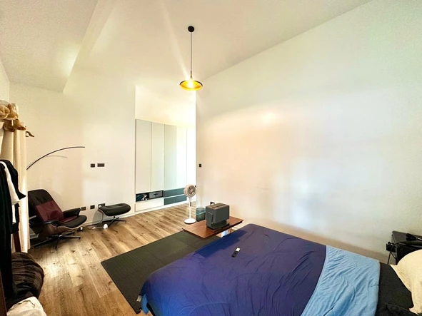 4 Bedroom Flat & Apartment