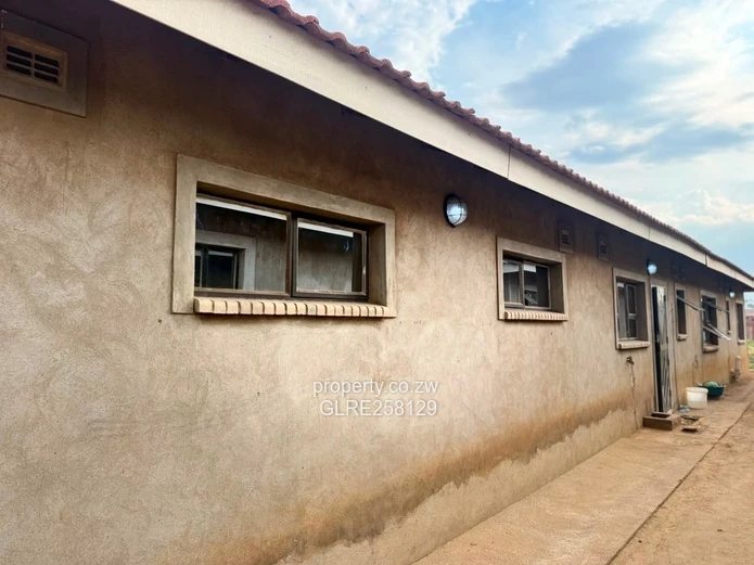Glaudina 4-Bed Home - Tiled Roof, Garage & Garden