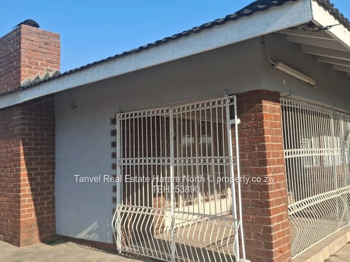 Hatfield full house.700usd. , 3 beds. Fitted wardrobes fitted kitchen 2 borehole and solar ,main ens