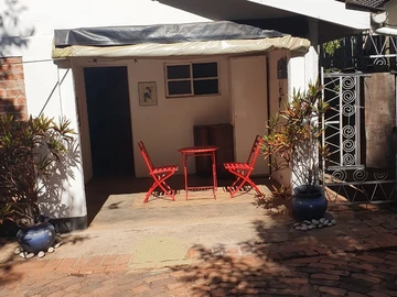 2 Bedroom Flat & Apartment