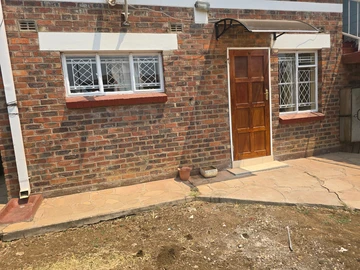 2 Bedroom Flat & Apartment