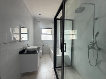3 Bedroom Flat & Apartment