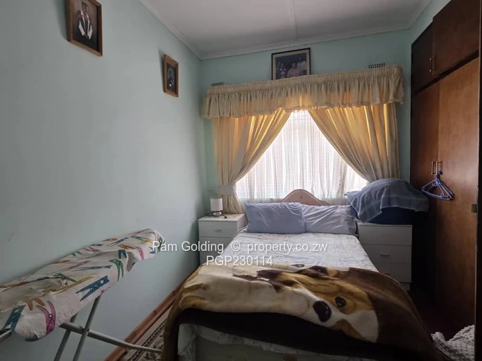 Beautiful off grid plot for sale in Kensington