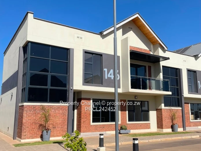 Modern 4-Bed Apartment in Madokero | Pool & Borehole