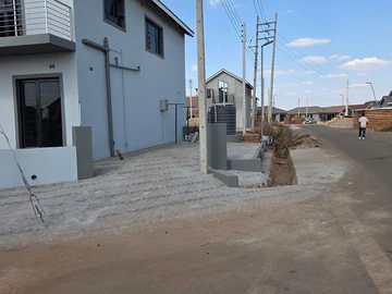 3 Bedroom Flat & Apartment