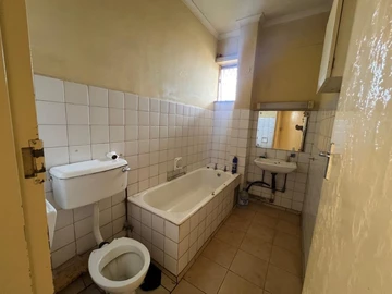 2 Bedroom Flat & Apartment