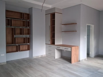 6 Bedroom House