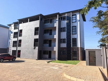2 Bedroom Flat & Apartment