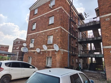2 Bedroom Flat & Apartment
