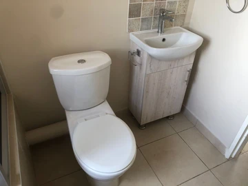 2 Bedroom Flat & Apartment