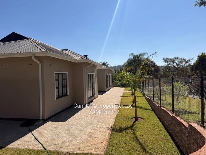 Borrowdale Brooke inside the boom-Newly build modern 4 beds all en-suite Solar & Borehole