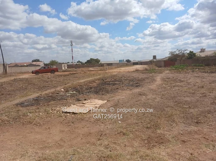 STAND FOR SALE IN RIVERSIDE, CHITUNGWIZA WITH A 3 bed cottage