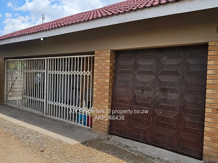 House for Sale – Mainway Meadows