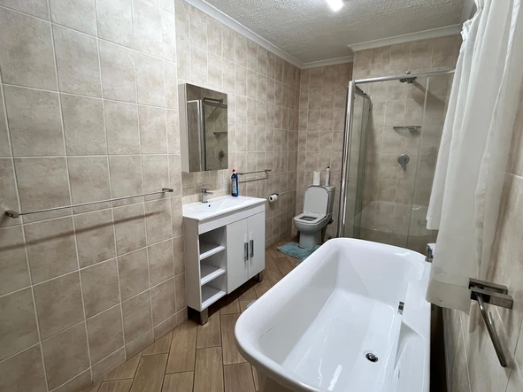 3 Bedroom Flat & Apartment