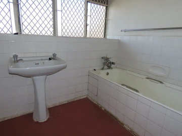 3 Bedroom Flat & Apartment