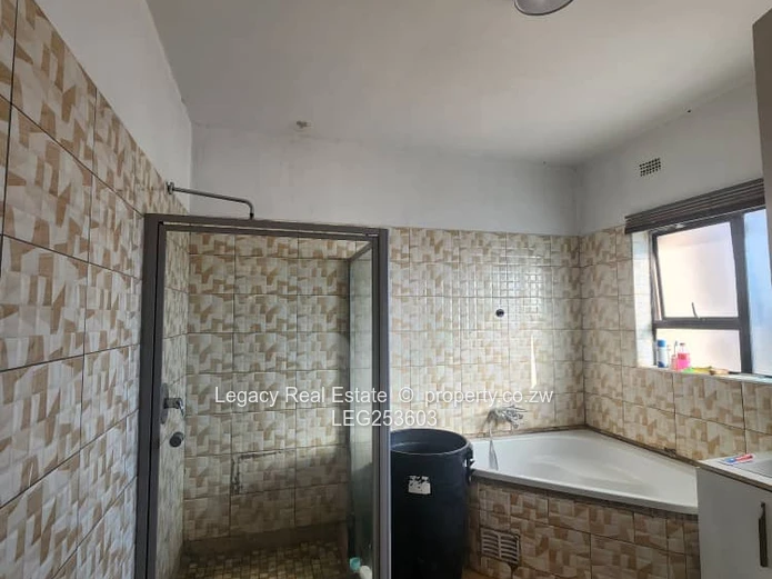 Gletwin Park: Double-Storey 7-Bed Home with Borehole