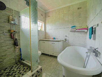 3 Bedroom Flat & Apartment