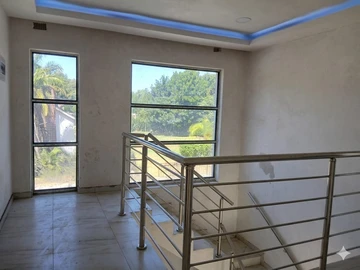 4 Bedroom Flat & Apartment