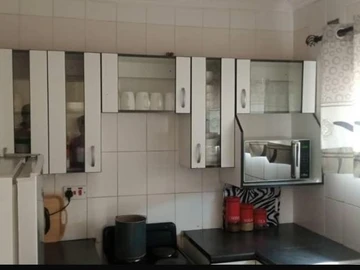2 Bedroom Flat & Apartment