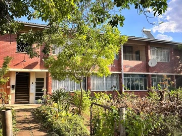 2 Bedroom Flat & Apartment