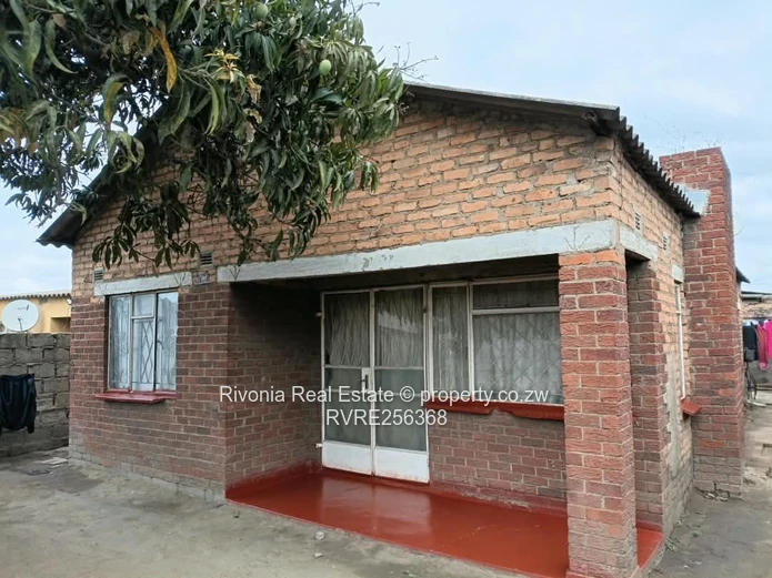 Solid 5-Bed Brick Home with Borehole in Glen Norah