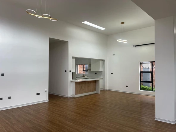 4 Bedroom Flat & Apartment