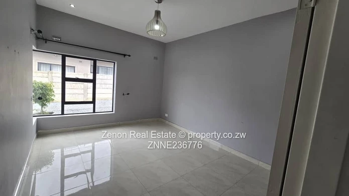 Stylish 3-Bed Townhouse in Strathaven 