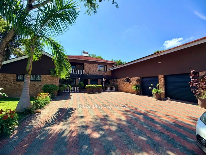 Escape to vintage luxury in the heart of Zimre Park!  (Sole Mandate)