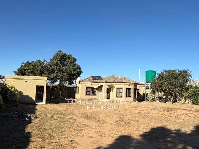   Elizabeth park Ruwa 2-Bed  cottage with a staff quarter for sale.