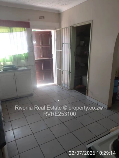 Spacious 4-Bed Westlea Home — Walled, Staff Quarters