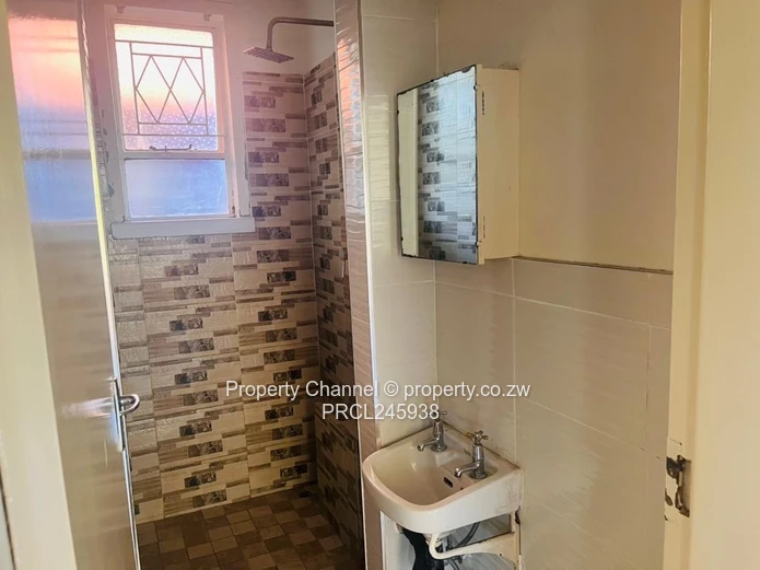 Sunlit 2-Bed Avondale Flat - Bay Window & Wooden Floors