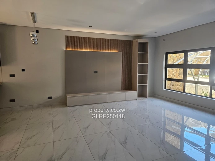 Modern 3-Bed Mount Pleasant Flat - Solar + 24hr Security