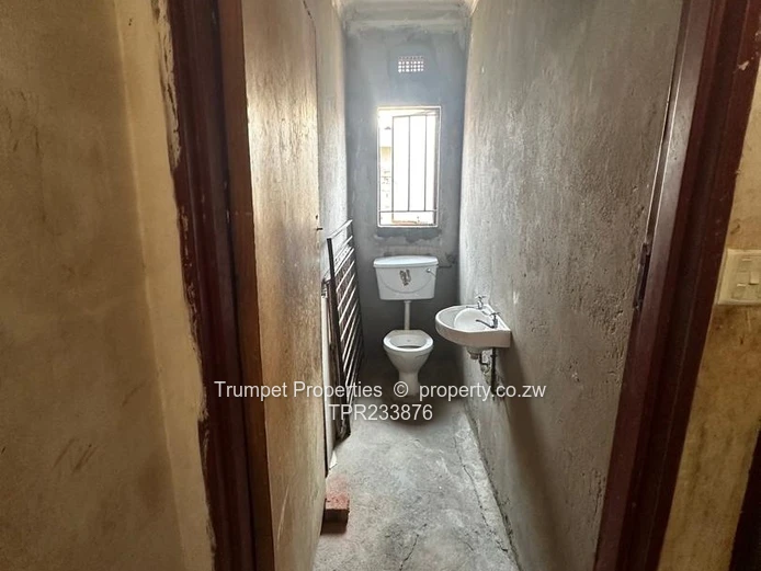 4-Bed Home in Chitungwiza - Borehole & Water Tank (Sole Mandate)