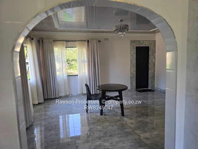 Windsor Park: 5-Bed Brick Home on 2000 m² — Island Kitchen