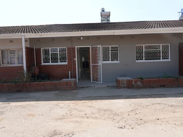 2 Bedroom Flat & Apartment