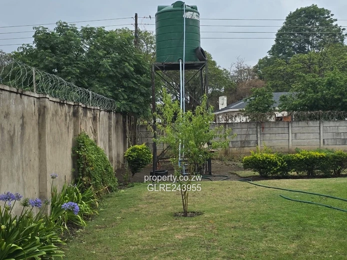 Milton Park: Spacious 3-Bed Home, Tiled Living & Borehole