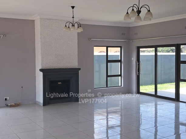 Neat Townhouse in Westgate