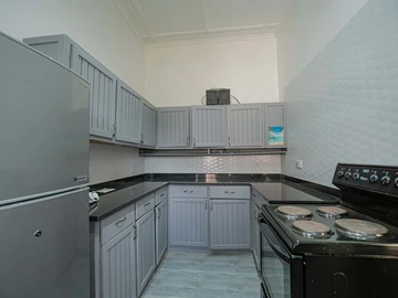 2 Bedroom Flat & Apartment