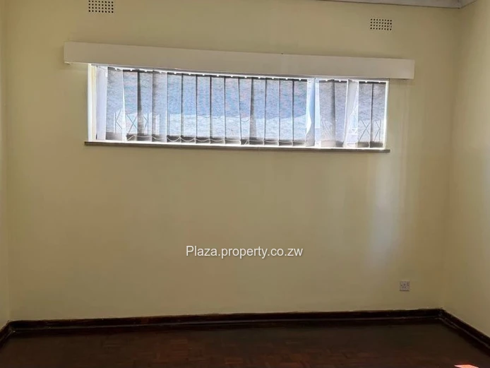 Hillside 4-Bed Home on 1,237 m²  (Sole Mandate)