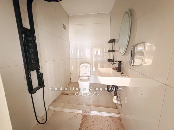 EMERALD HILL | SUBSTANTIAL 5-BEDROOM RESIDENCE ON 2000m²