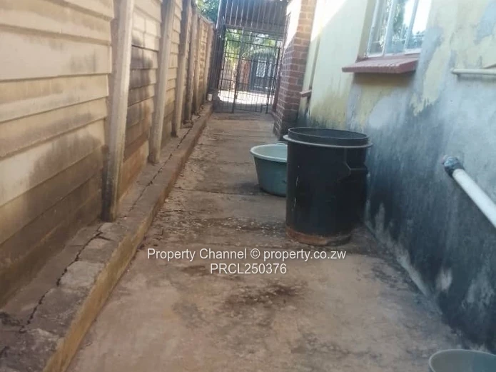 House For Sale In Warren Park 1