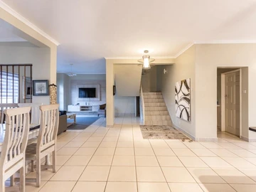 4 Bedroom Flat & Apartment