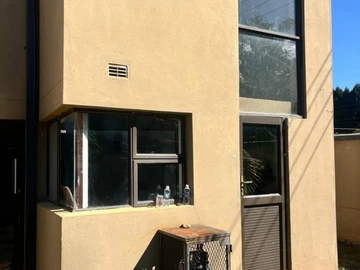 3 Bedroom Flat & Apartment