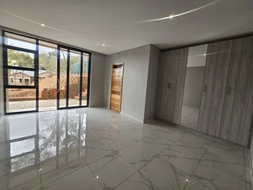 5 Bedroom Flat & Apartment
