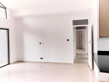 3 Bedroom Flat & Apartment