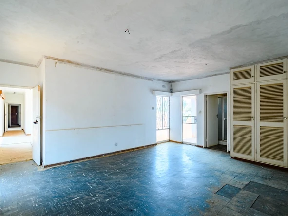6 Bedroom House