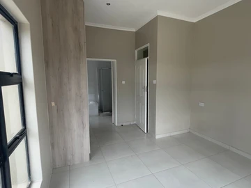 3 Bedroom Flat & Apartment